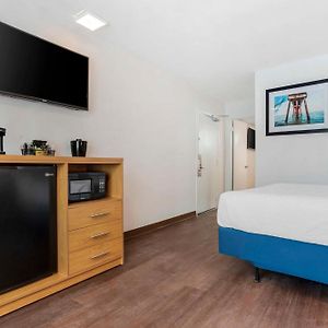 Two-Bedroom Queen Suite